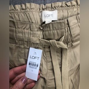 NWT Womens Khaki Pants L